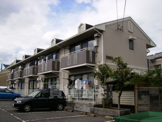 京都市西京区桂池尻町のアパートの建物外観
