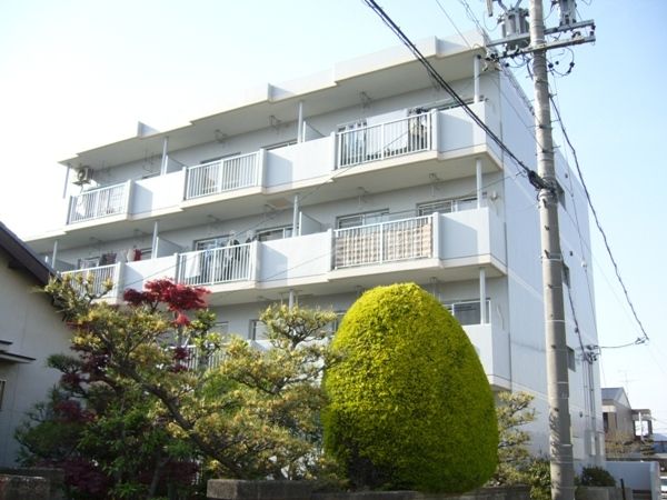 清須市助七のマンションの建物外観