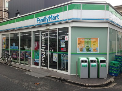 コンビニ　ファミリーマート狛江東和泉店（コンビニ）まで121m