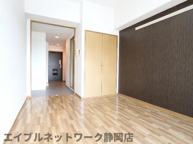 居室・リビング　こちらの居間で趣味の時間をお楽しみください