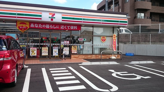 コンビニ　セブンイレブン小倉井堀4丁目店（コンビニ）まで247m