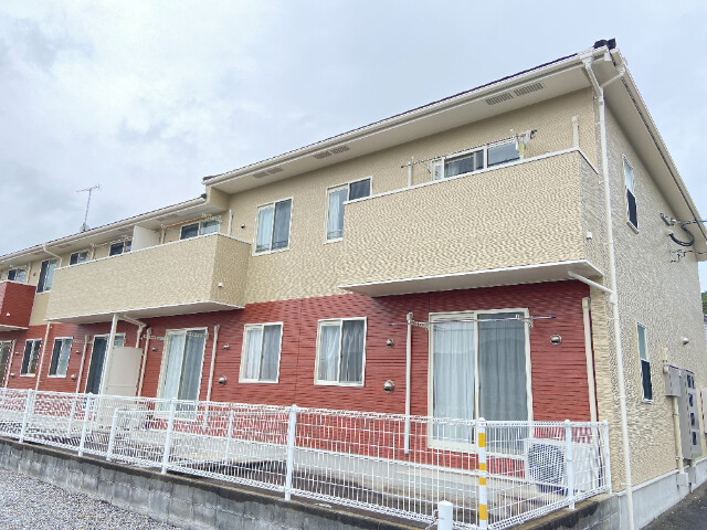 宗像市深田のアパートの建物外観