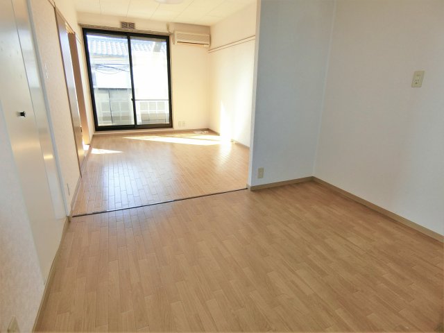【東金市田間のアパートの居室・リビング】