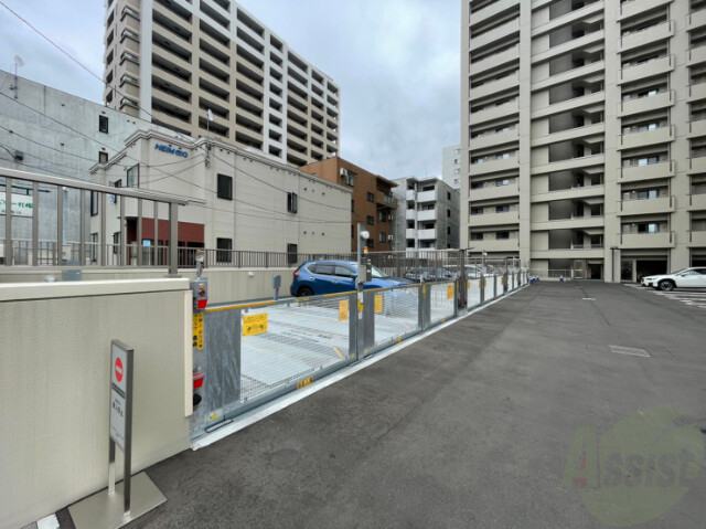 【札幌市中央区北六条西のマンションの駐車場】