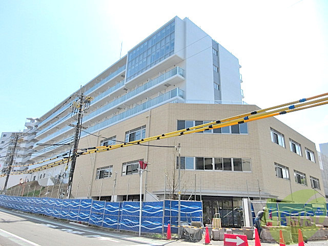 【吹田市津雲台のマンションの建物外観】