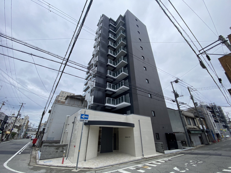 【レジデンスh忍町の建物外観】