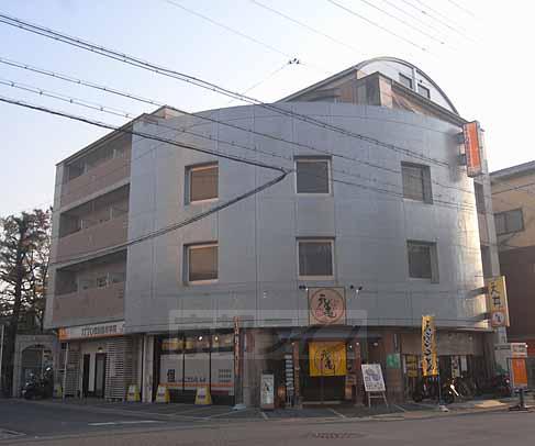 【京都市左京区一乗寺高槻町のマンションの建物外観】