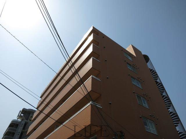 【札幌市白石区北郷四条のマンションの建物外観】