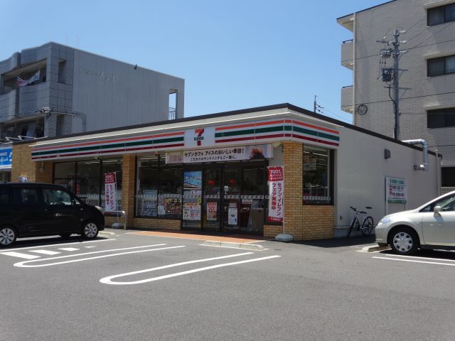 コンビニ　セブンイレブン（コンビニ）まで530m