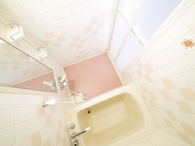 バス・シャワールーム　鏡が大きく、使いやすいですよ