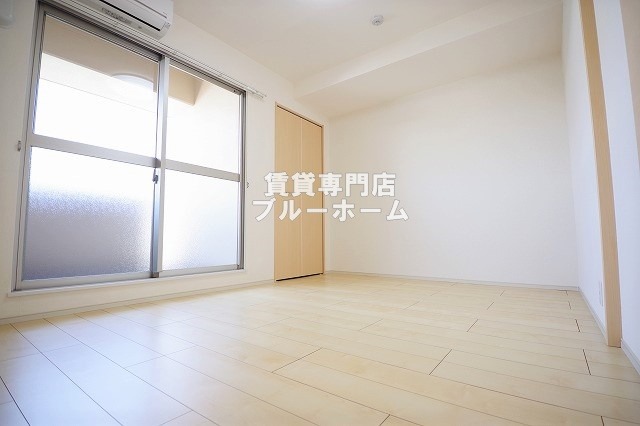 居室・リビング　7帖の明るい洋室！