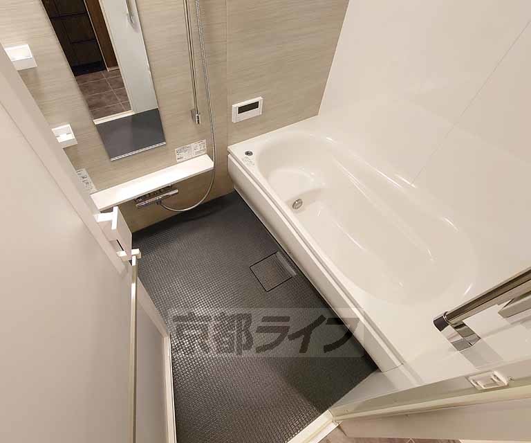 バス・シャワールーム　ゆったりくつろげるお風呂です。