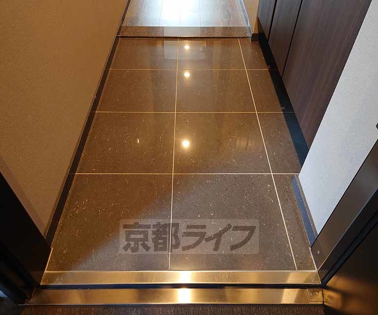 玄関　出入りに十分なスペースを確保した玄関です。
