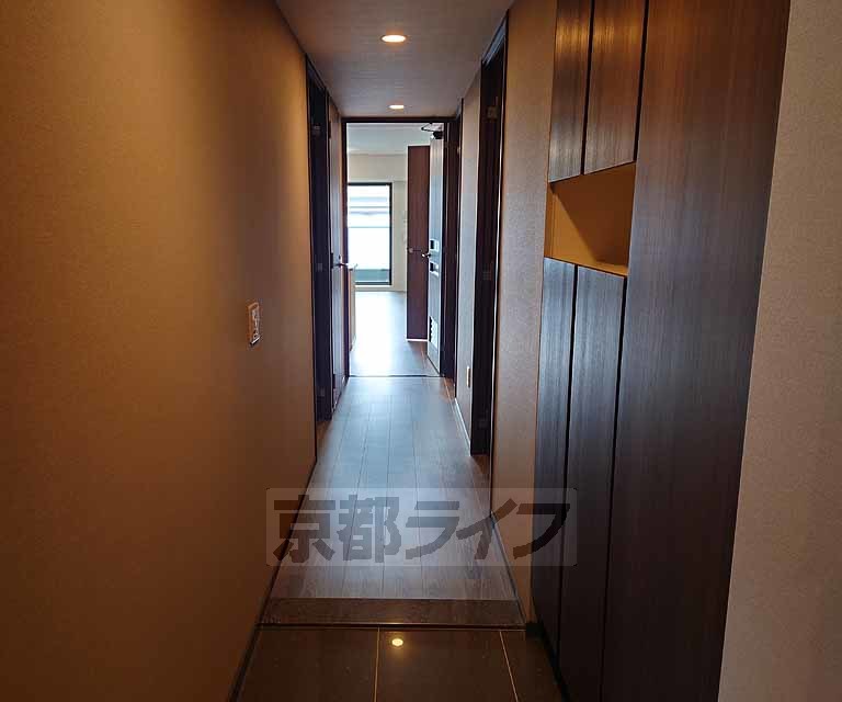 その他部屋・スペース　玄関からすぐ各部に入れます。