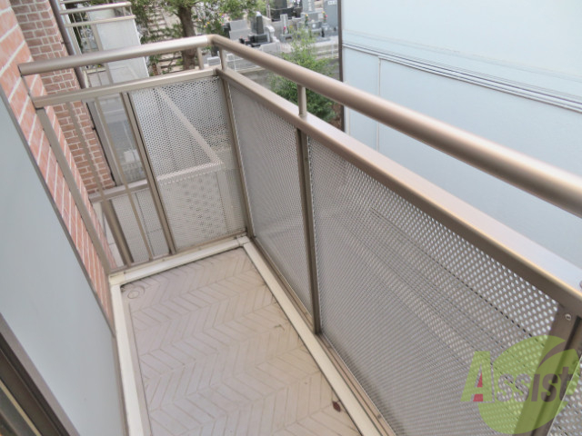 バルコニー　バルコニーは広めですよ～。お洗濯物はバッチリです。
