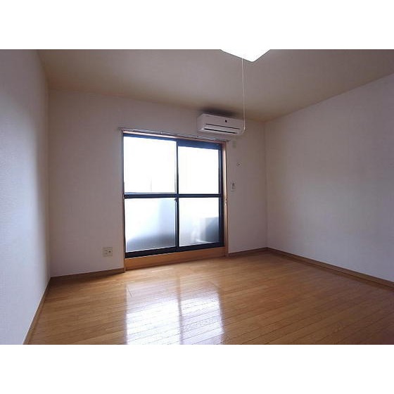 居室・リビング　※居室は同型別室の写真です。現況優先となります。