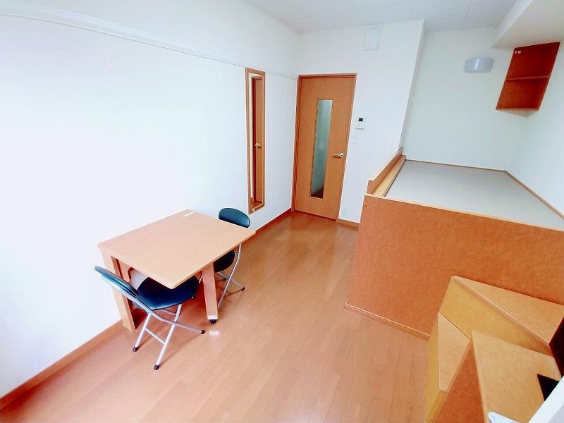 その他設備　1F:フローリング　２Ｆ：カーペット