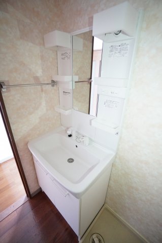 洗面設備　※同物件・反転タイプの写真です。
