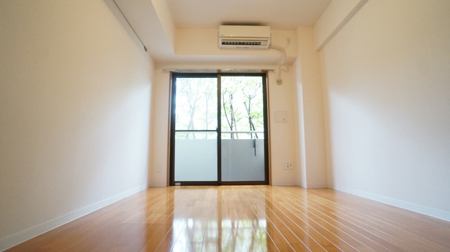 居室・リビング　参考写真（同建物別部屋のものです）