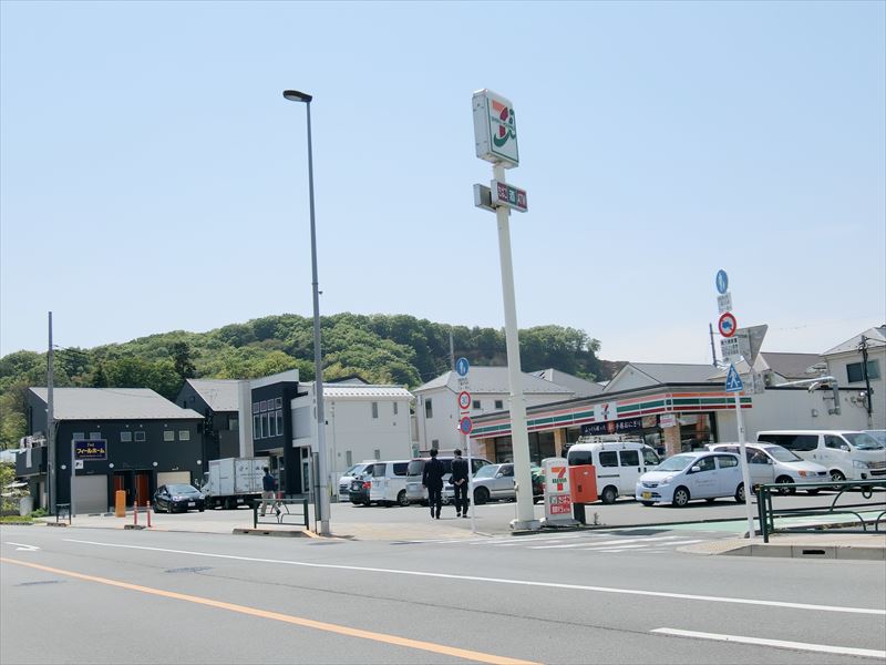 コンビニ　セブンイレブン京王読売ランド前店（コンビニ）まで110m