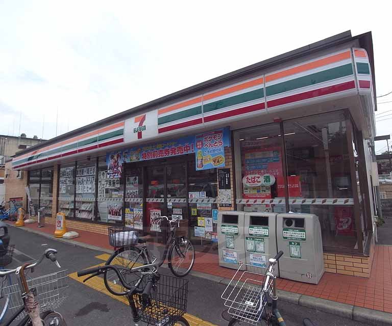 コンビニ　セブンイレブン京都太秦蚕ノ社店（コンビニ）まで136m