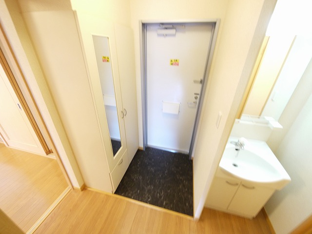 玄関　収納もある玄関です