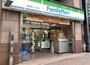 コンビニ　ファミリーマート飯田橋二丁目店（コンビニ）まで422m