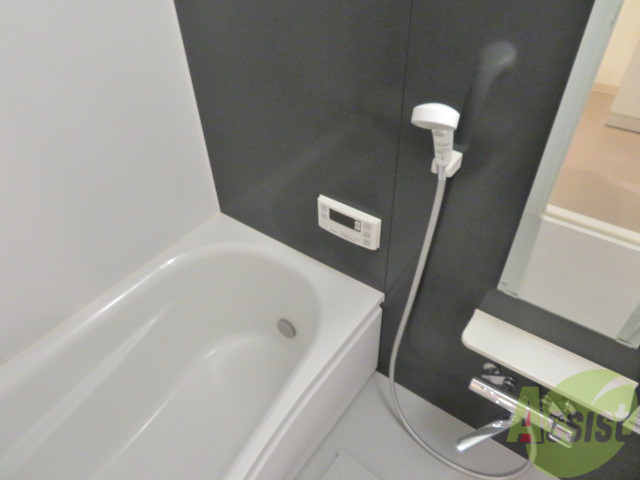 バス・シャワールーム　バスルームはこちらです。広々としてゆったり休めます。