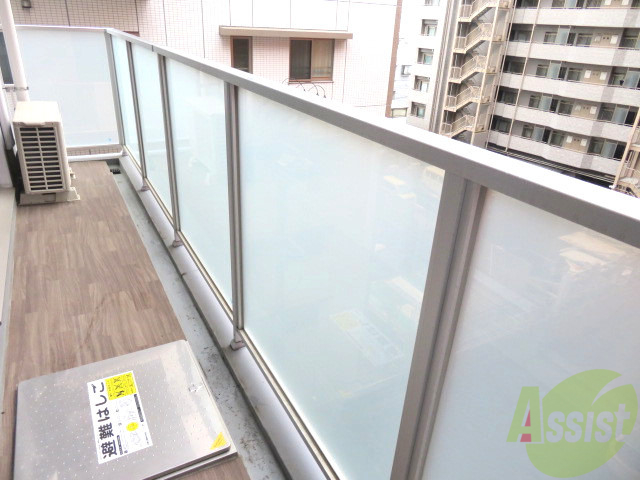 バルコニー　バルコニーは幅があり、広い印象を受けました。