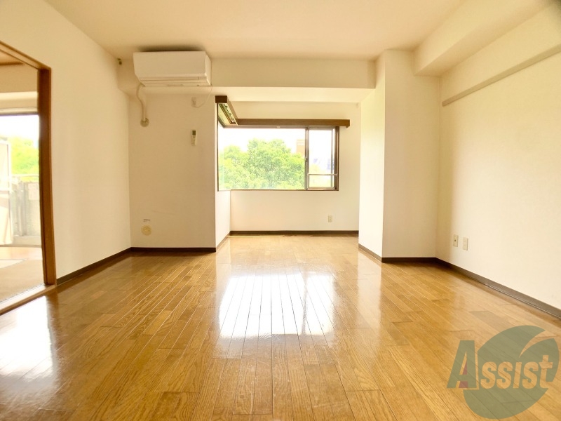 居室・リビング　陽の光が差し込む明るいお部屋は気持がいいですね。
