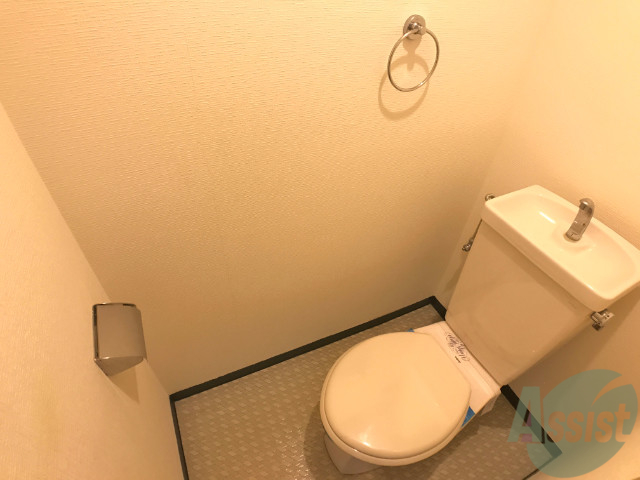 トイレ　こちらはトイレです。清潔感があり、安心して使用できます。