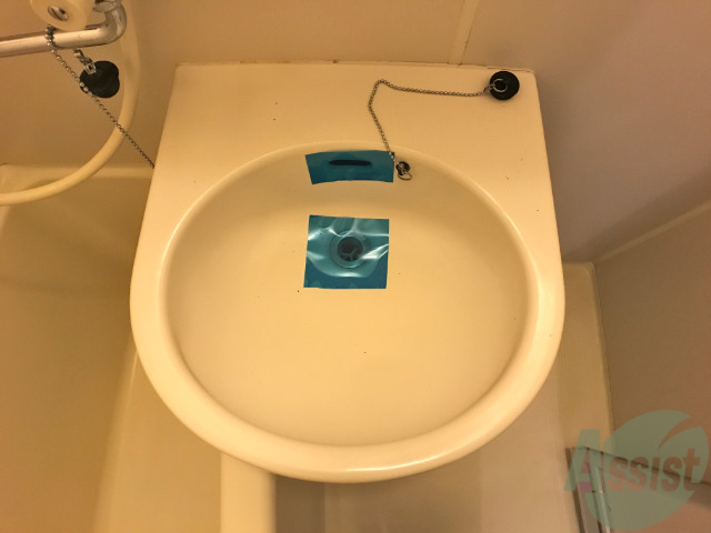 洗面設備　洗面台です。シンプルなつくりなので、お手入れしやすそうです。