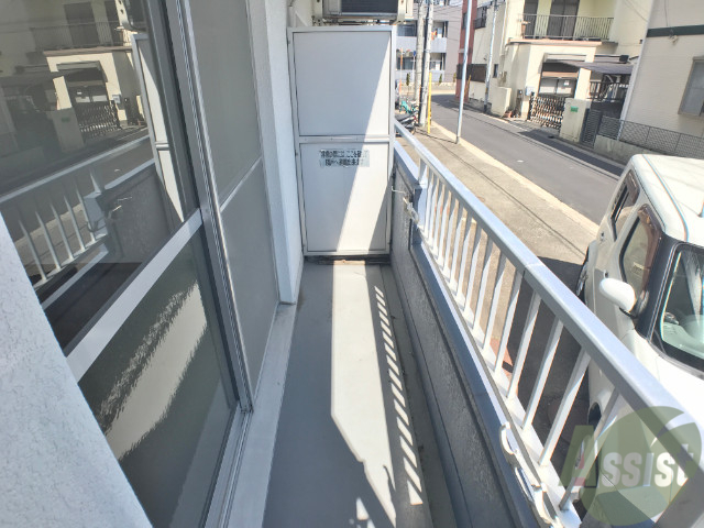 バルコニー　こちらはバルコニー。洗濯物が干せるようになっています。