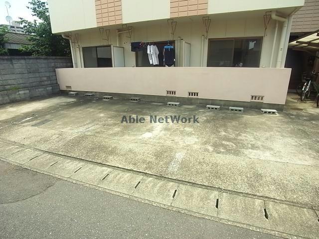 駐車場　駐車場