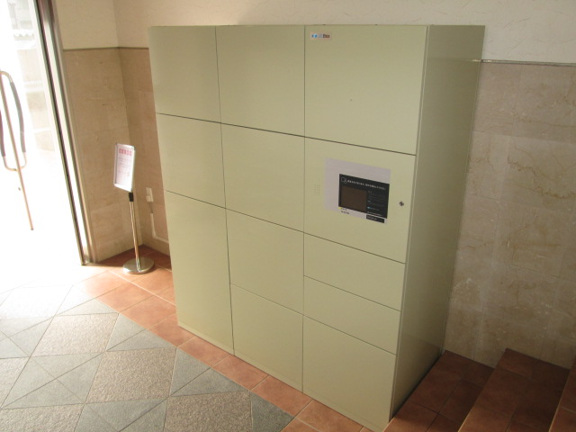 エントランス　宅配ボックス