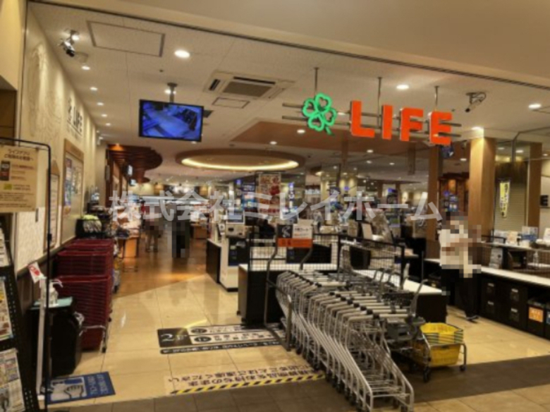 スーパー　ライフ　京急蒲田駅前店（スーパー）まで208m