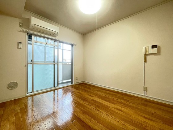 居室・リビング　※別部屋の写真です