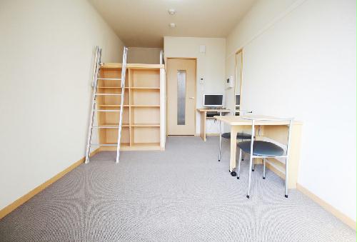 居室・リビング　シングルサイズベッドの下は、本棚としても使えます♪