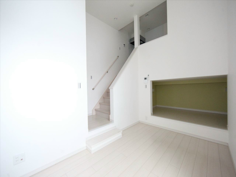 居室・リビング　洋室4.9帖　アンダーロフト4.8帖（収納でも使えます）