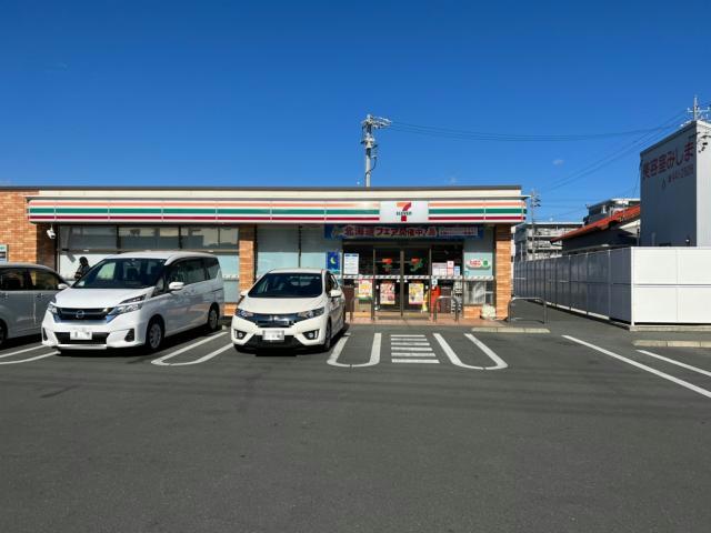 コンビニ　セブンイレブン浜松三島町店（コンビニ）まで569m