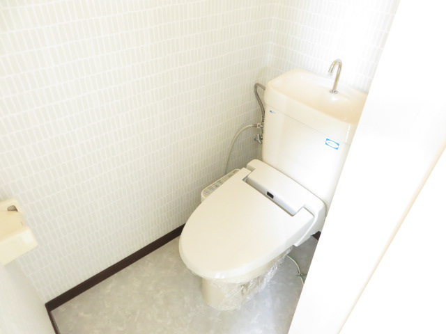 トイレ　温水洗浄便座