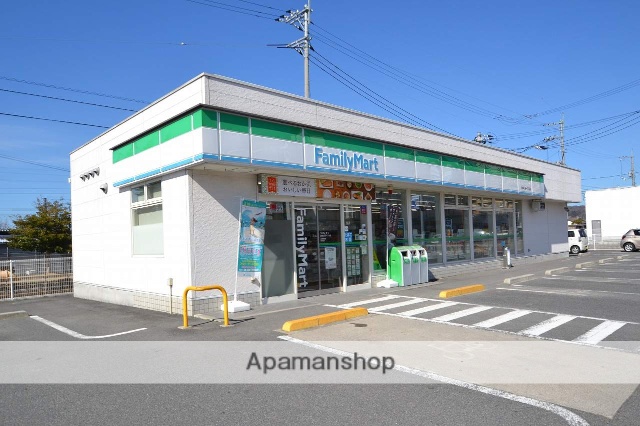 コンビニ　ファミリーマート（コンビニ）まで150m