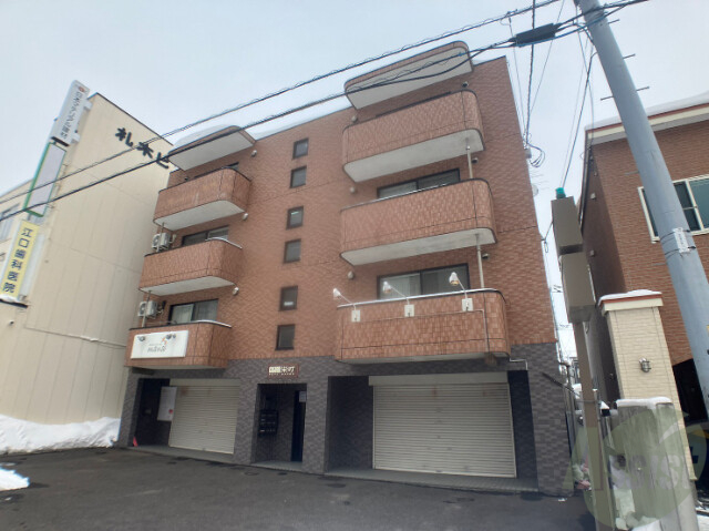 建物外観　札幌市東区北四十二条東「カローレ栄町」