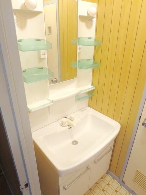 洗面設備　洗面台入れ替え済み