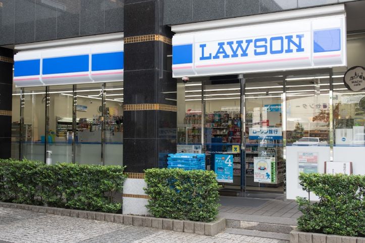 コンビニ　ローソンアパホテル東京潮見駅前店（コンビニ）まで295m