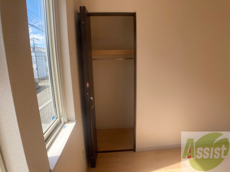 収納　寝室の収納です。部屋がすっきり片付きます。