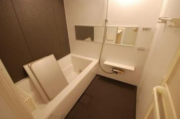 バス・シャワールーム　同じ建物の別部屋写真を使用している場合があります。詳細はお問