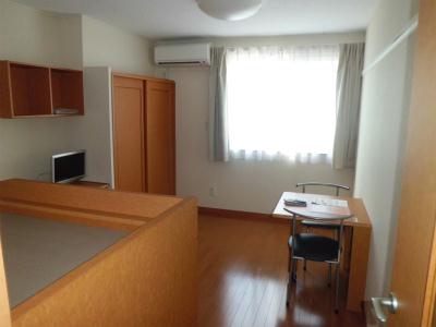 居室・リビング　南向きの明るい居室です。