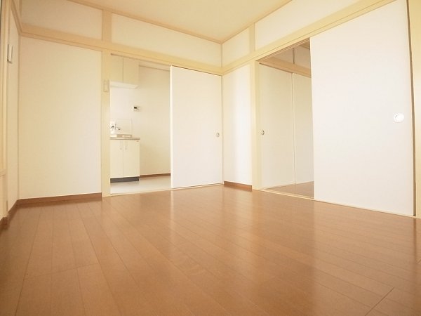 居室・リビング　和室から洋室に見違えました☆