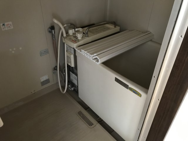 バス・シャワールーム　コンパクトで使いやすいお風呂です